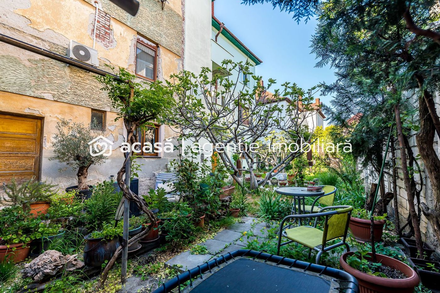 Apartament tip casă | 3 camere & curte | zona Colegiului Moise Nicoară