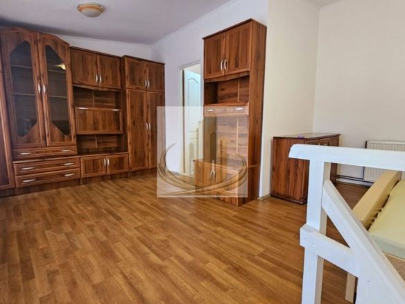Apartament cu 2 camere de vânzare  la casa in curte comuna