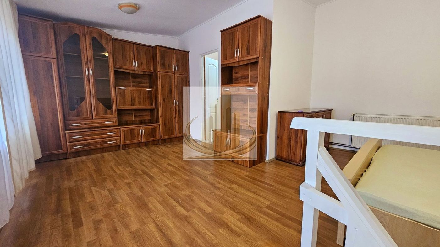 Apartament cu 2 camere de vânzare  la casa in curte comuna