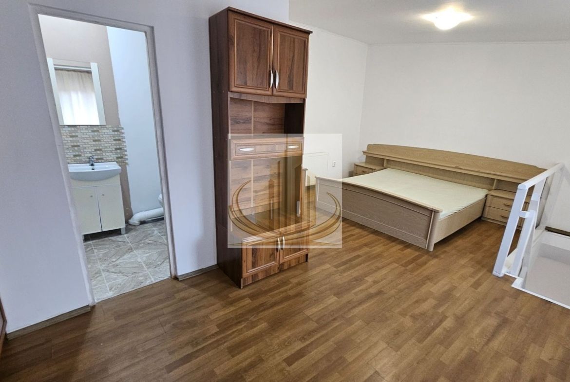 Apartament cu 2 camere de vânzare  la casa in curte comuna