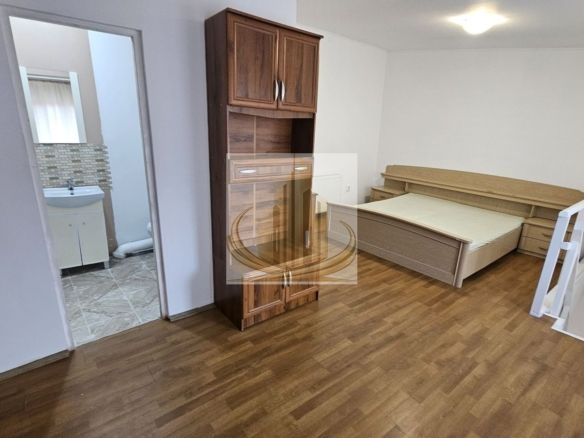 Apartament cu 2 camere de vânzare  la casa in curte comuna