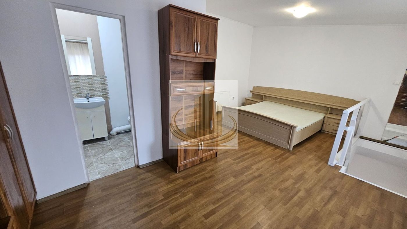 Apartament cu 2 camere de vânzare  la casa in curte comuna