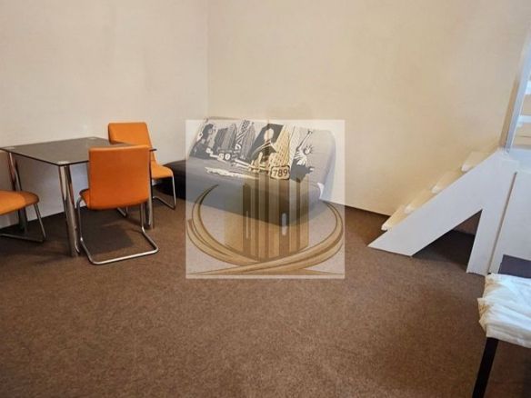 Apartament cu 2 camere de vânzare  la casa in curte comuna