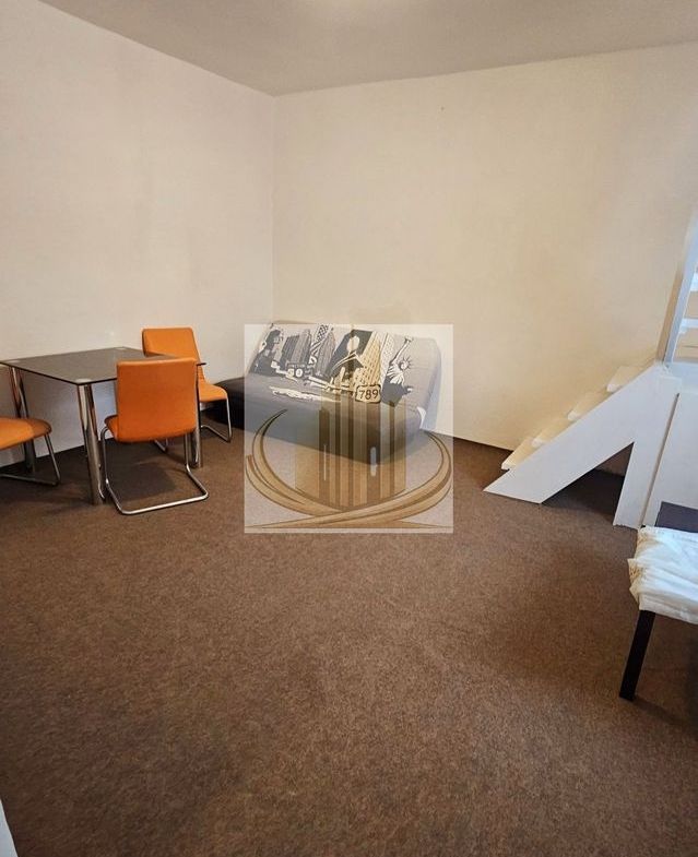 Apartament cu 2 camere de vânzare  la casa in curte comuna