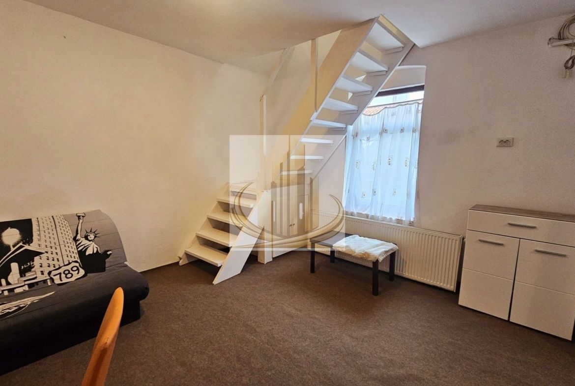 Apartament cu 2 camere de vânzare  la casa in curte comuna