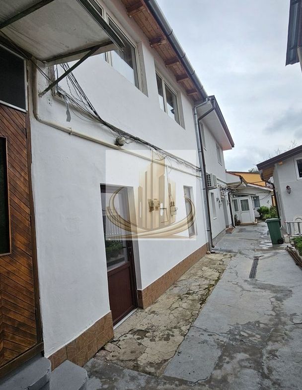 Apartament cu 2 camere de vânzare  la casa in curte comuna