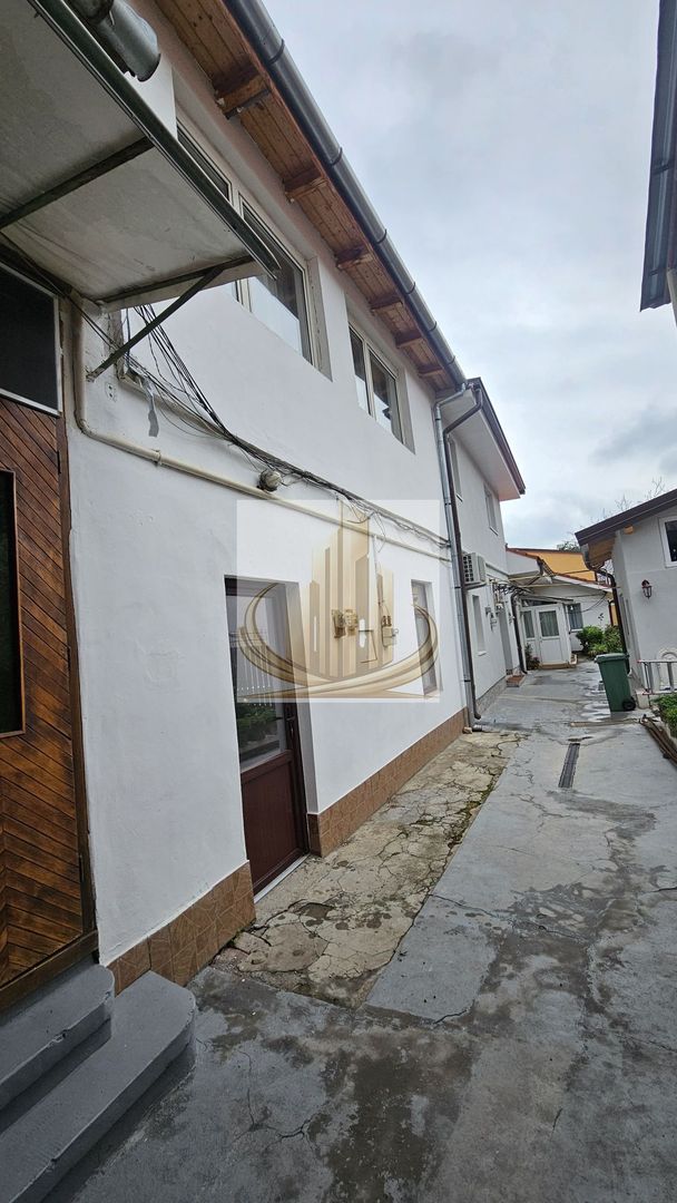 Apartament cu 2 camere de vânzare  la casa in curte comuna