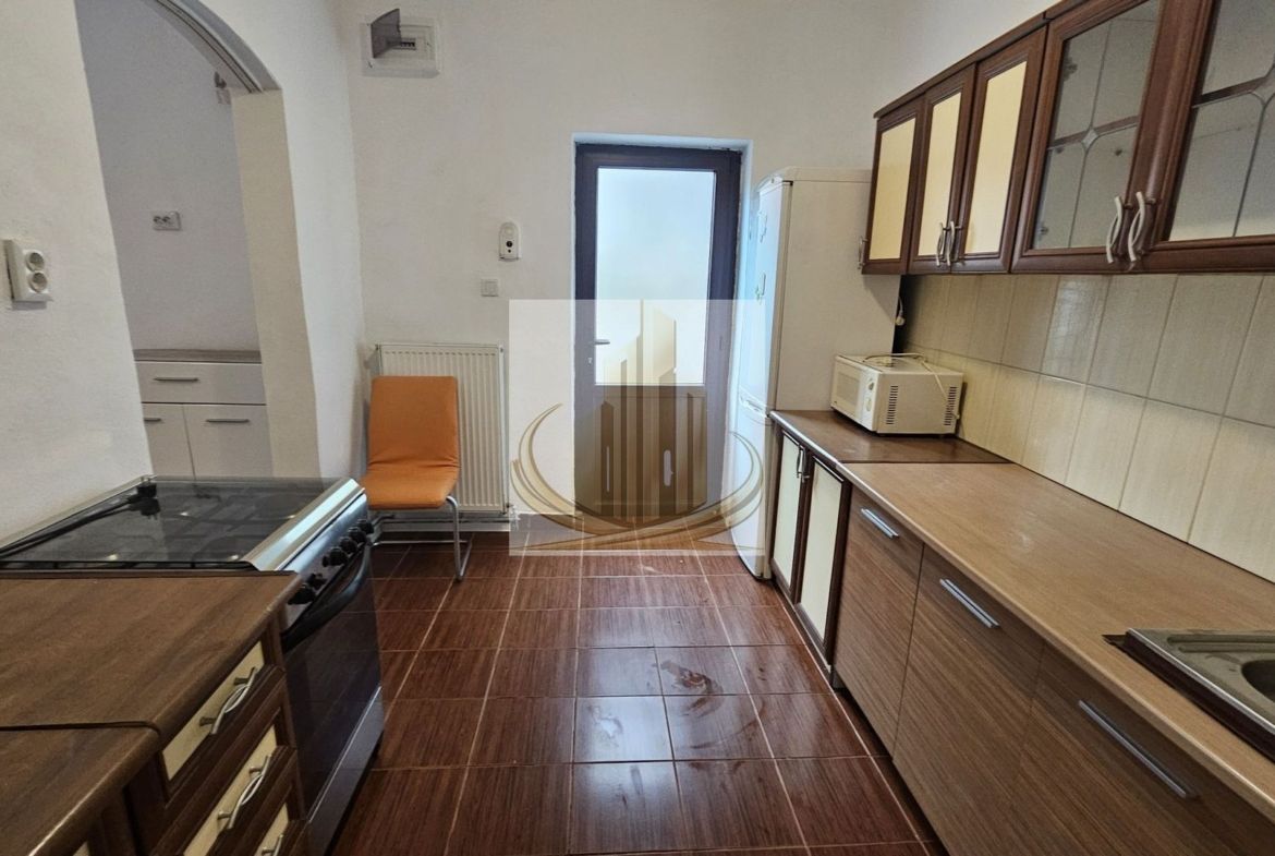 Apartament cu 2 camere de vânzare  la casa in curte comuna