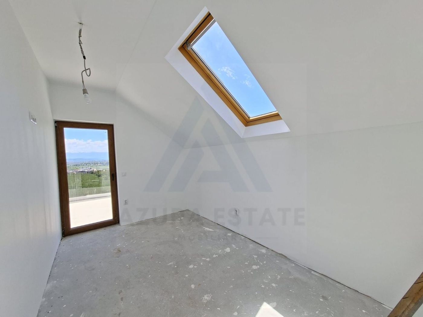 Casa premium 4 camere 2 bai pivnita filigorie teren 550 mp Sura Mare