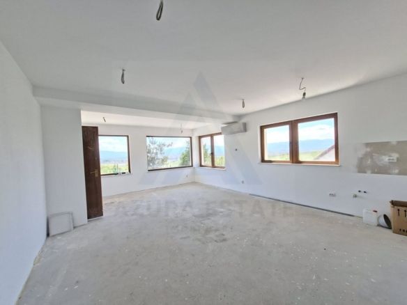 Casa premium 4 camere 2 bai pivnita filigorie teren 550 mp Sura Mare