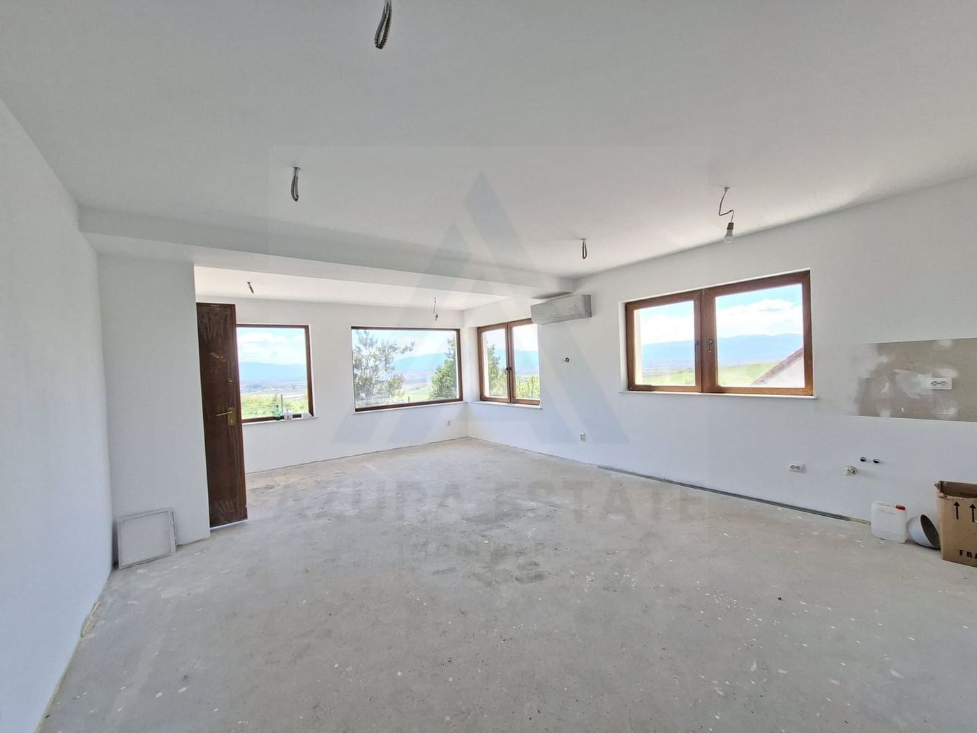 Casa premium 4 camere 2 bai pivnita filigorie teren 550 mp Sura Mare