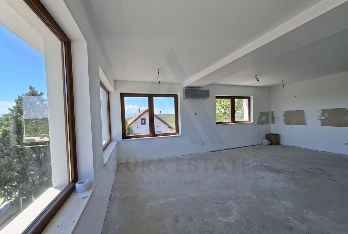 Casa premium 4 camere 2 bai pivnita filigorie teren 550 mp Sura Mare