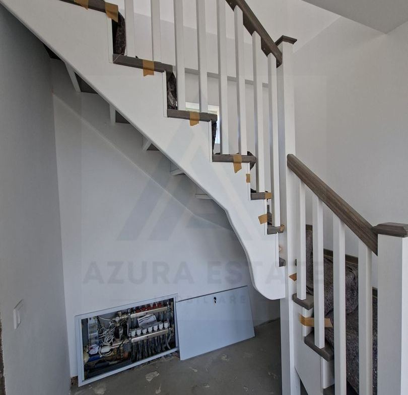 Casa premium 4 camere 2 bai pivnita filigorie teren 550 mp Sura Mare