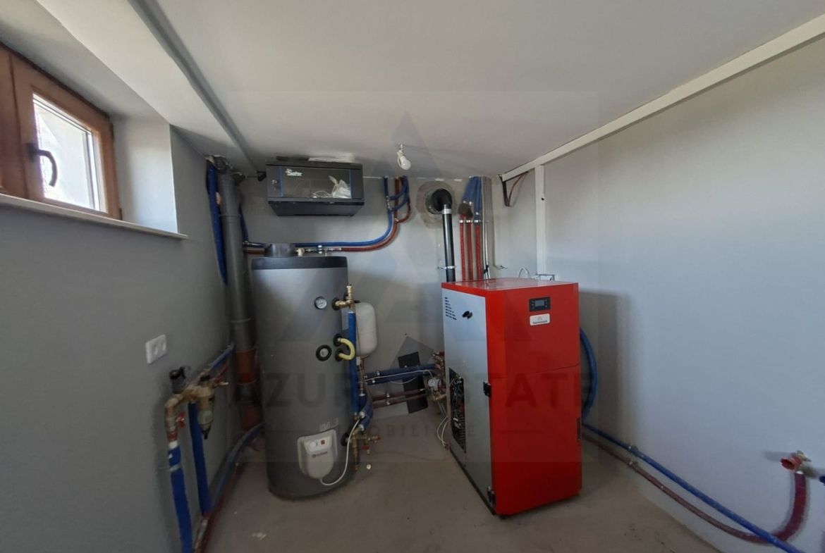 Casa premium 4 camere 2 bai pivnita filigorie teren 550 mp Sura Mare