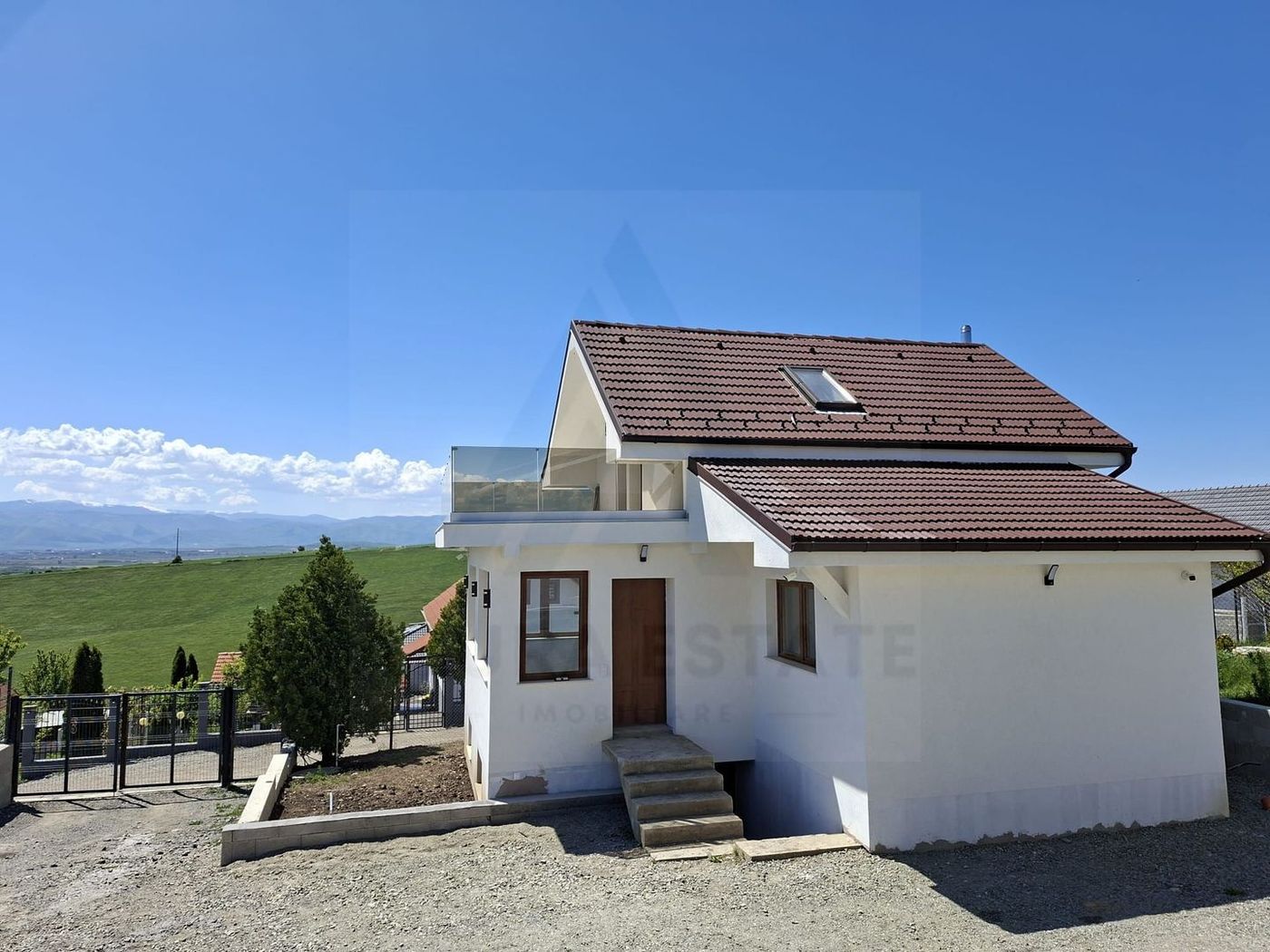 Casa premium 4 camere 2 bai pivnita filigorie teren 550 mp Sura Mare
