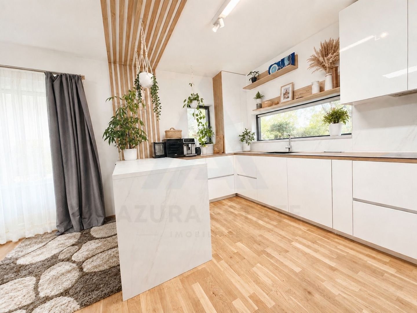 Casă modernă 5 camere  2 bai 120 mp  teren 250 mp in Cristian