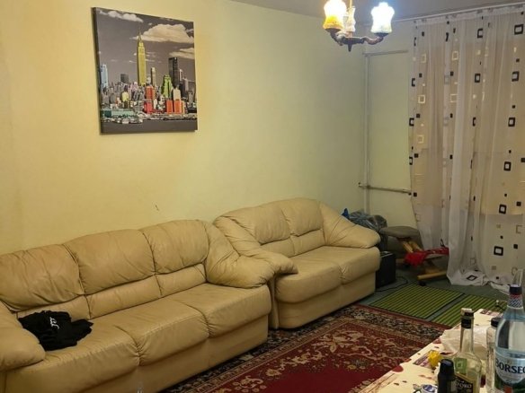 De vanzare apartament 3 camere Micro 16, etaj 4/4, 64.000 euro
