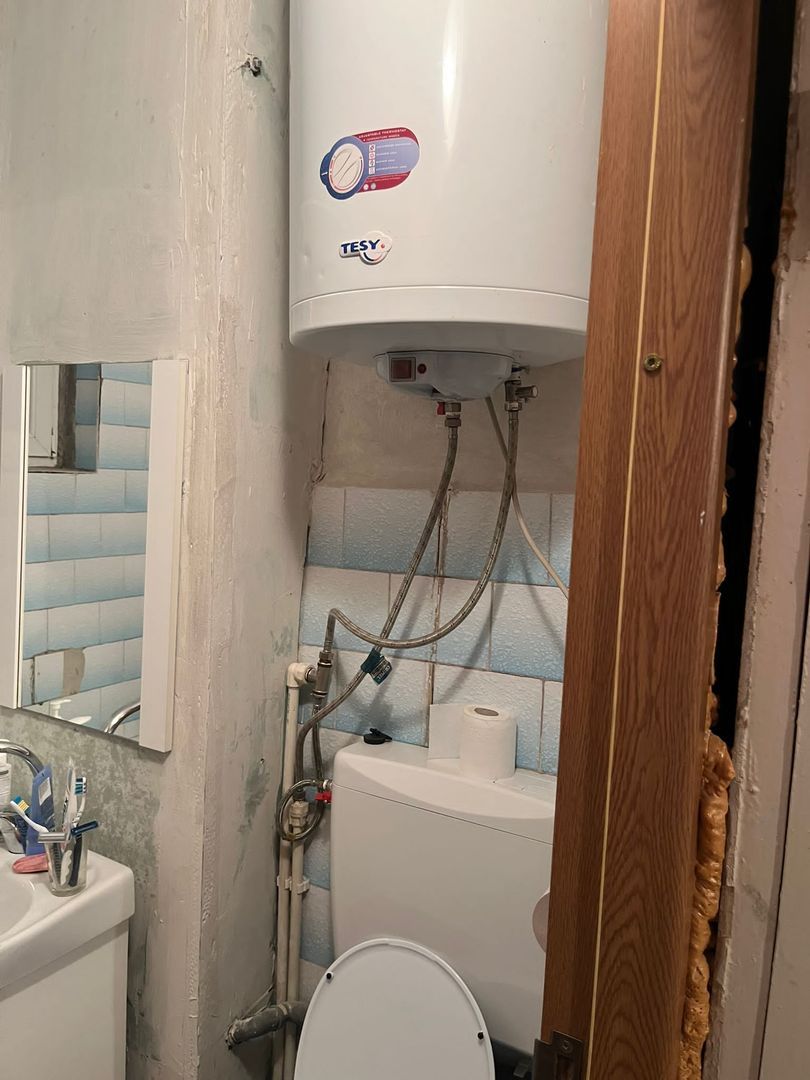 De vanzare apartament 3 camere Micro 16, etaj 4/4, 64.000 euro