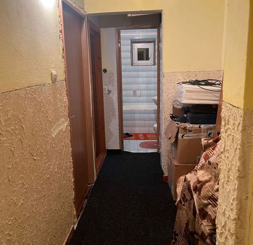 De vanzare apartament 3 camere Micro 16, etaj 4/4, 64.000 euro