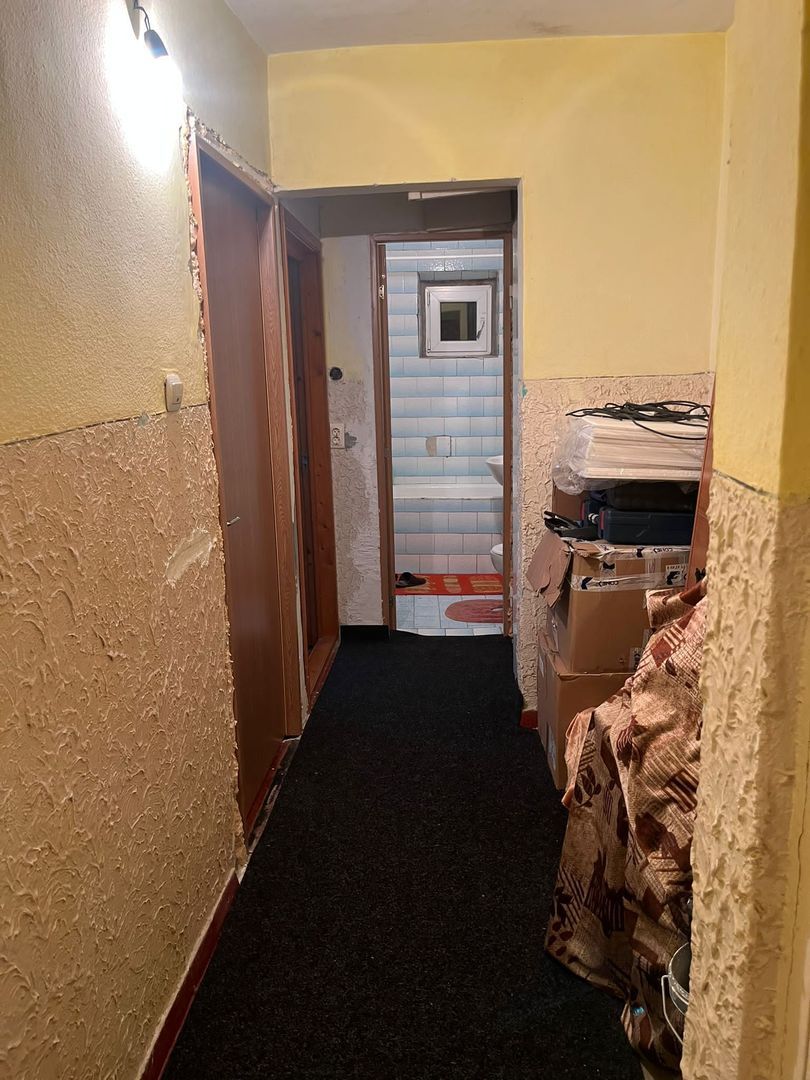 De vanzare apartament 3 camere Micro 16, etaj 4/4, 64.000 euro