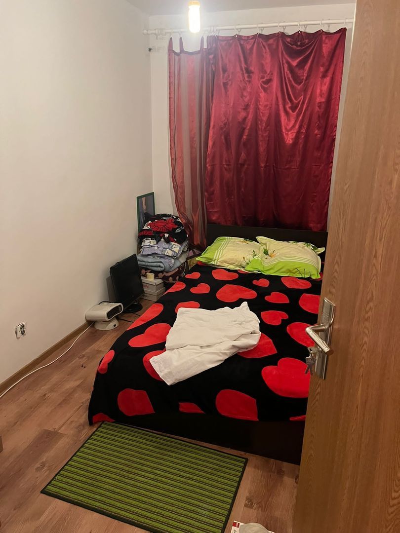 De vanzare apartament 3 camere Micro 16, etaj 4/4, 64.000 euro
