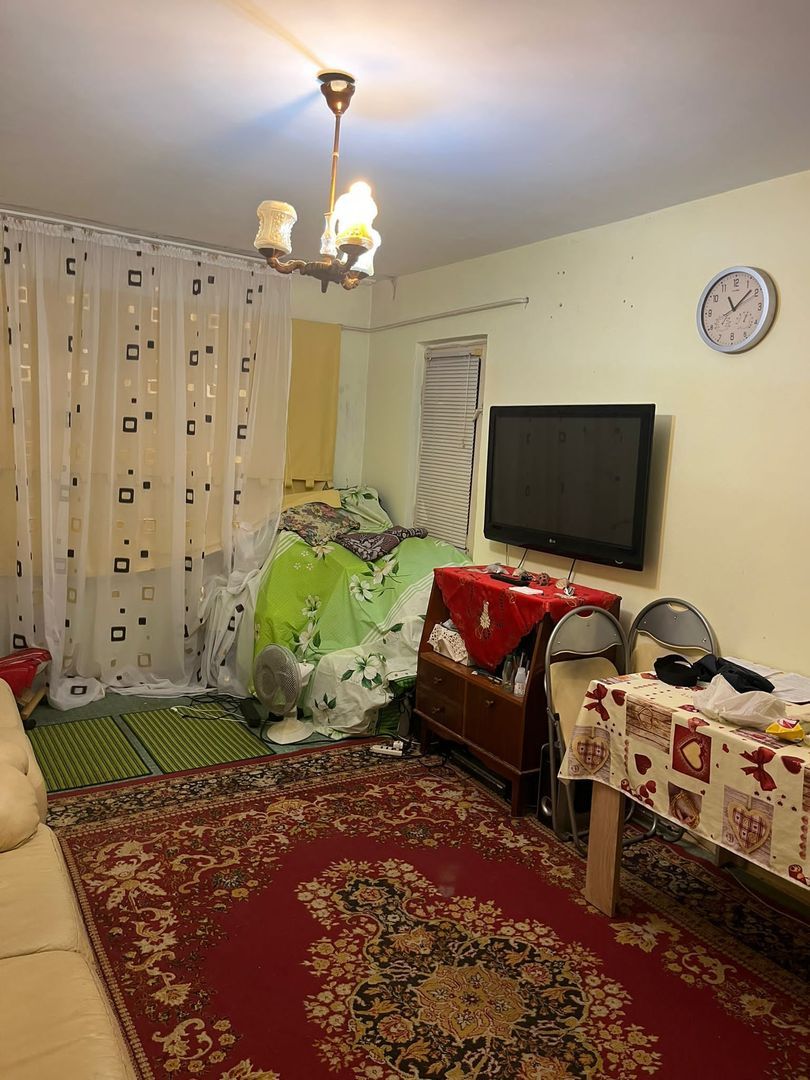 De vanzare apartament 3 camere Micro 16, etaj 4/4, 64.000 euro