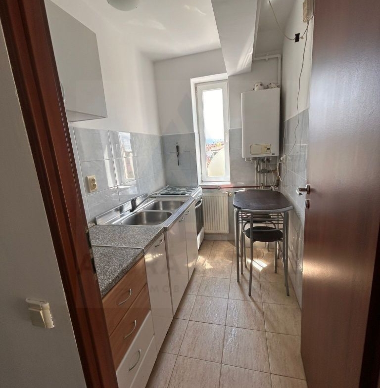 Garsonieră decomandată, renovată, 28 mp. – Cartier Turnișor