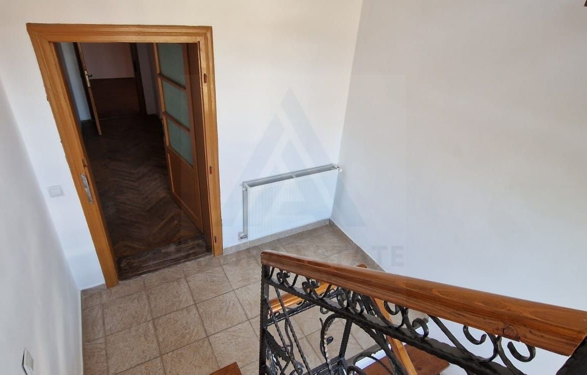 Casa P+1+M cu 5 camere teren 486 mp garaj si filigorie in Trei Stejari