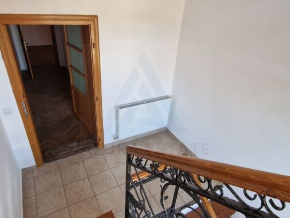 Casa P+1+M cu 5 camere teren 486 mp garaj si filigorie in Trei Stejari
