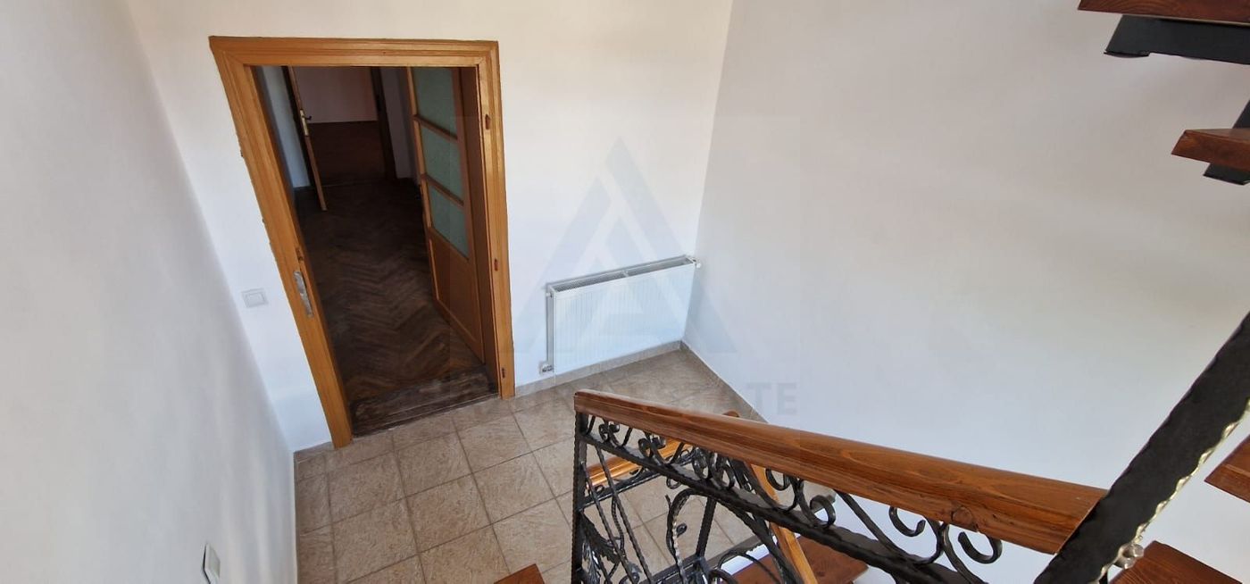 Casa P+1+M cu 5 camere teren 486 mp garaj si filigorie in Trei Stejari