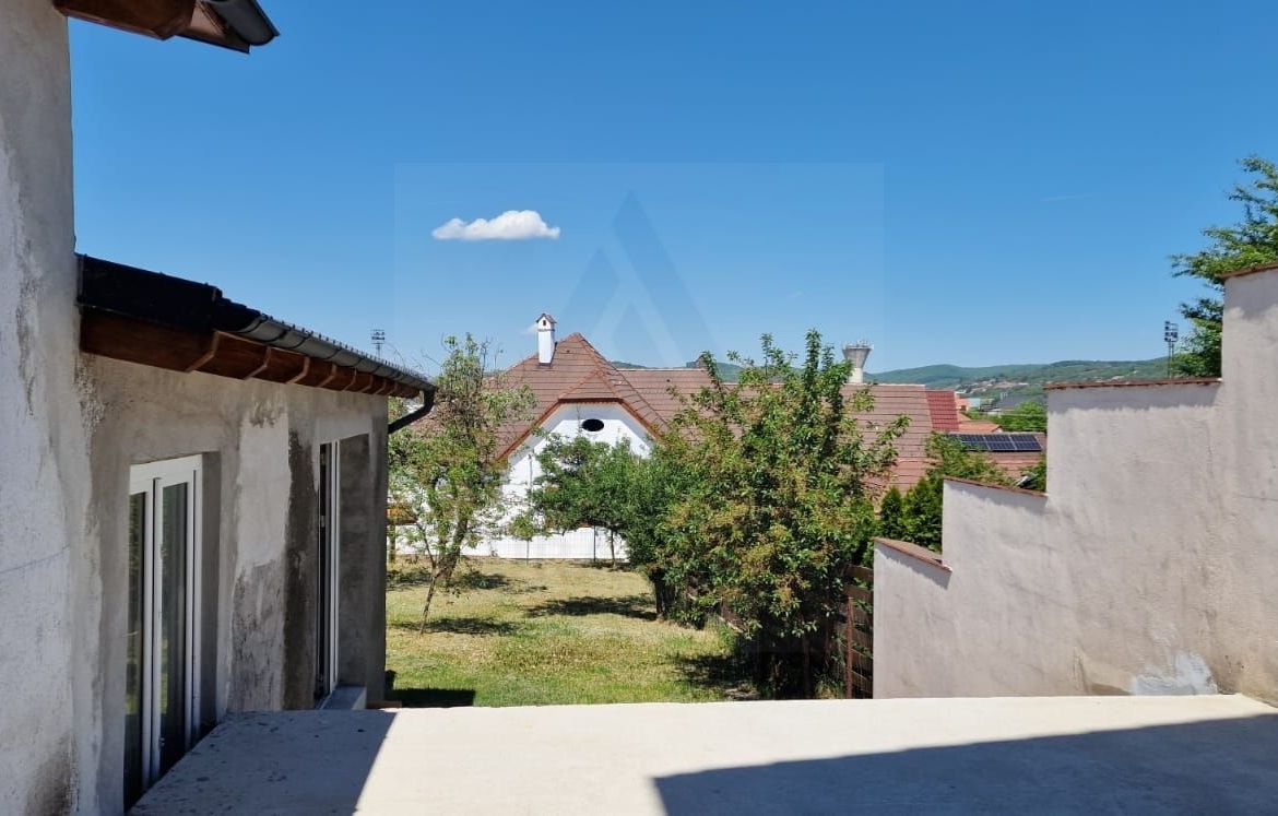 Casa P+1+M cu 5 camere teren 486 mp garaj si filigorie in Trei Stejari
