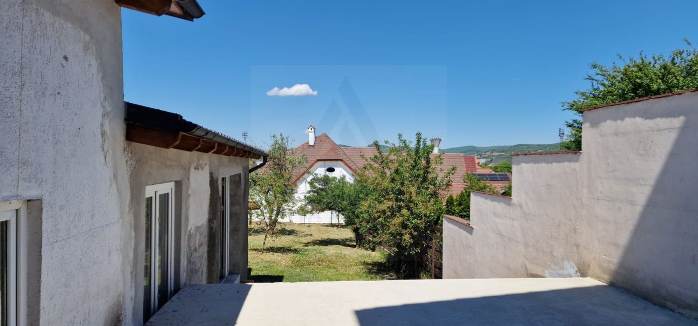 Casa P+1+M cu 5 camere teren 486 mp garaj si filigorie in Trei Stejari