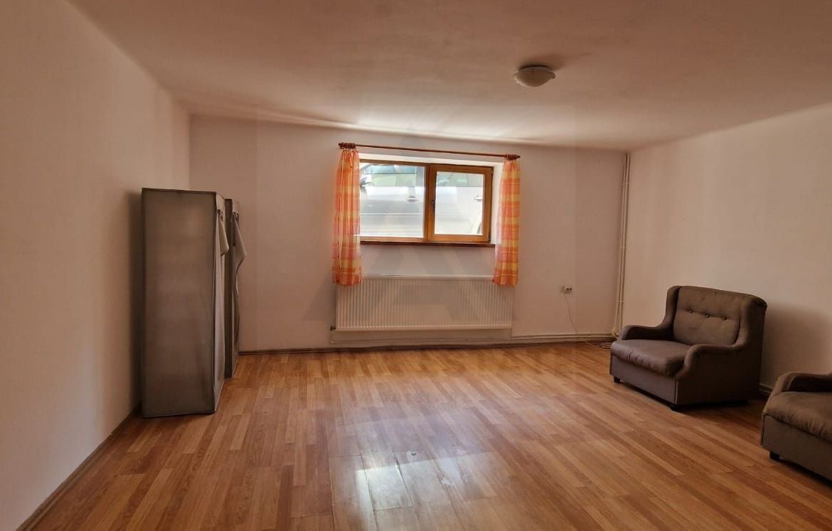 Casa P+1+M cu 5 camere teren 486 mp garaj si filigorie in Trei Stejari