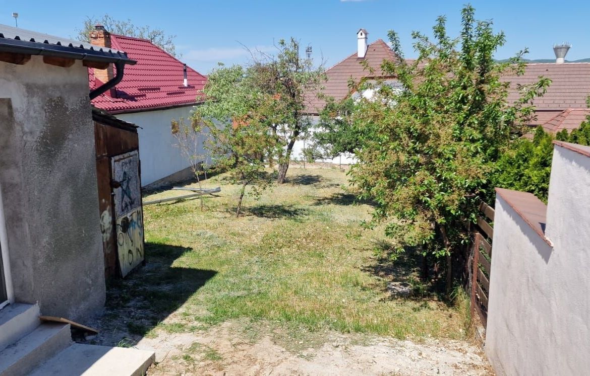 Casa P+1+M cu 5 camere teren 486 mp garaj si filigorie in Trei Stejari
