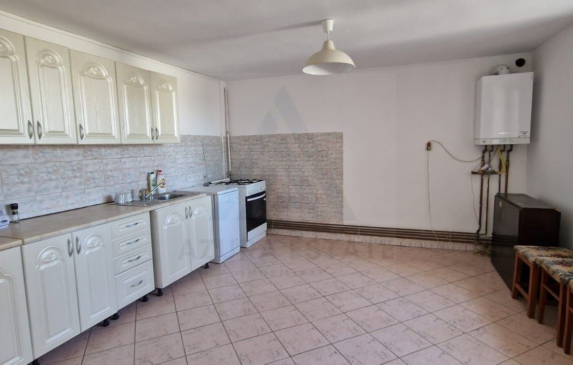 Casa P+1+M cu 5 camere teren 486 mp garaj si filigorie in Trei Stejari