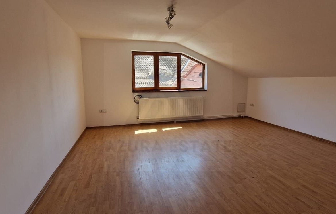 Casa P+1+M cu 5 camere teren 486 mp garaj si filigorie in Trei Stejari