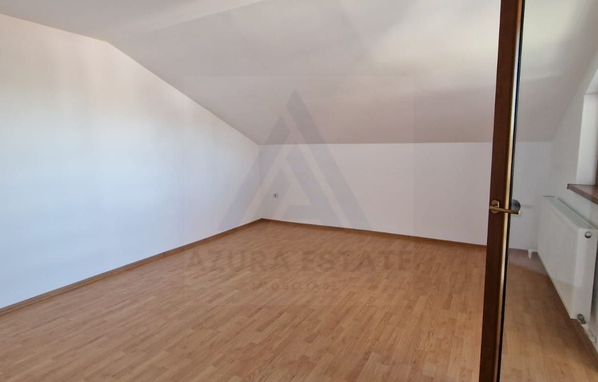 Casa P+1+M cu 5 camere teren 486 mp garaj si filigorie in Trei Stejari