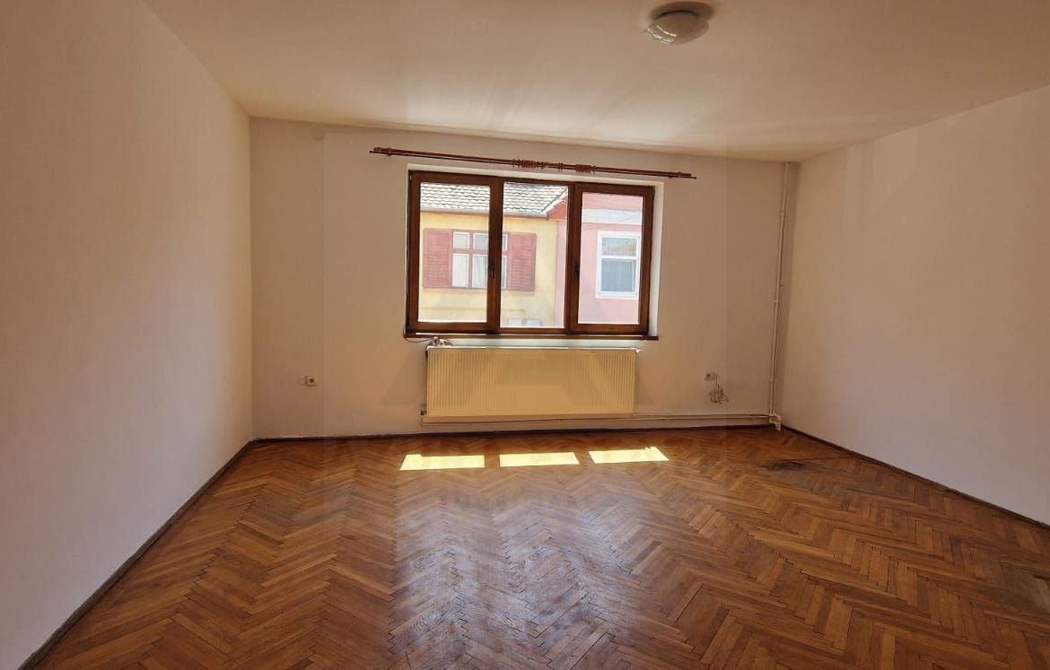 Casa P+1+M cu 5 camere teren 486 mp garaj si filigorie in Trei Stejari