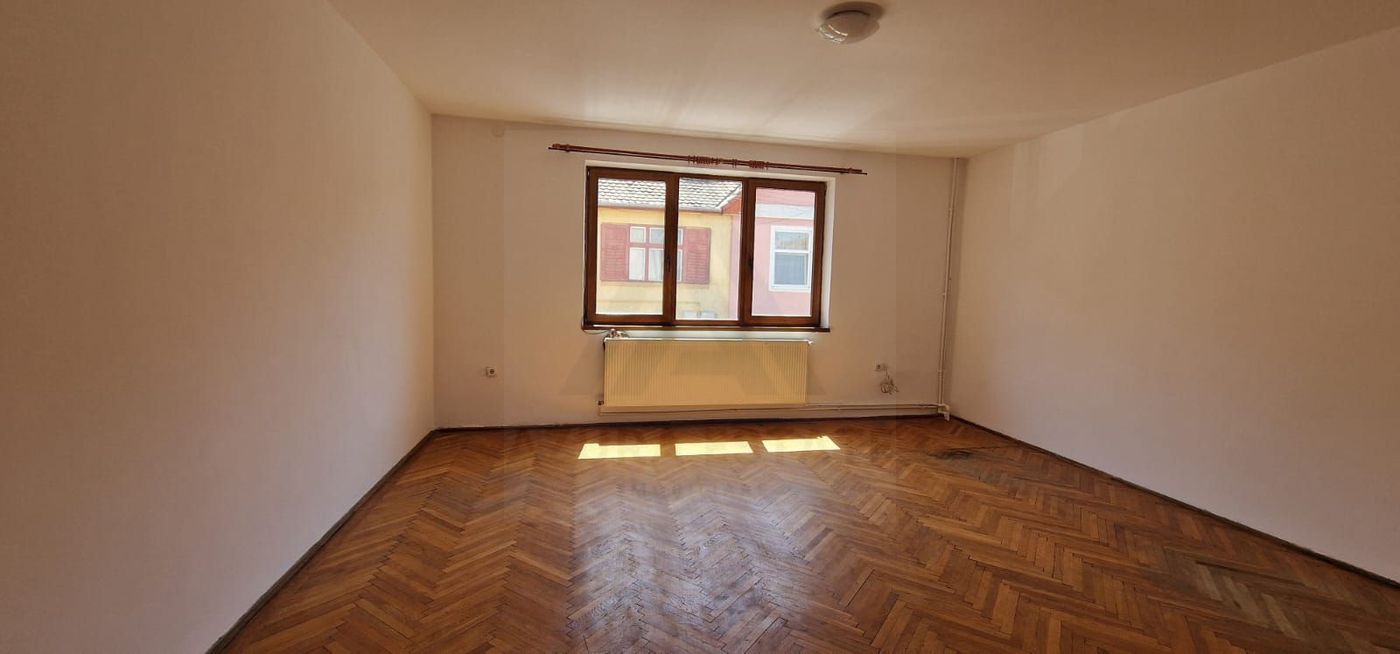 Casa P+1+M cu 5 camere teren 486 mp garaj si filigorie in Trei Stejari