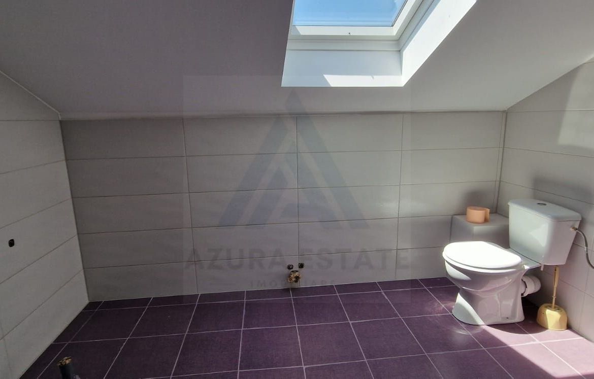 Casa P+1+M cu 5 camere teren 486 mp garaj si filigorie in Trei Stejari