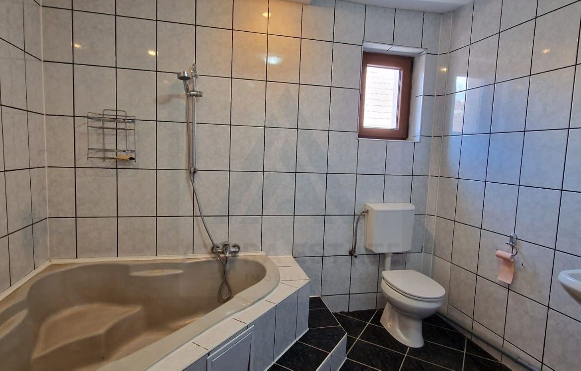 Casa P+1+M cu 5 camere teren 486 mp garaj si filigorie in Trei Stejari
