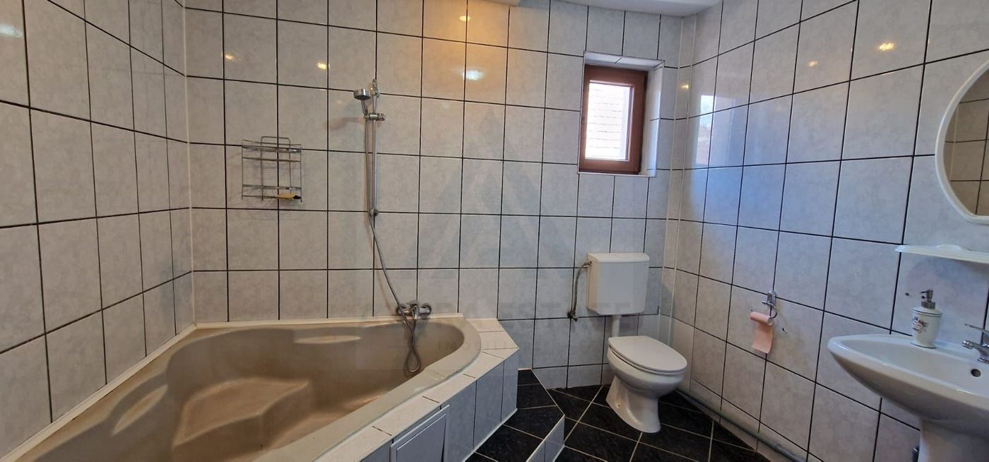 Casa P+1+M cu 5 camere teren 486 mp garaj si filigorie in Trei Stejari