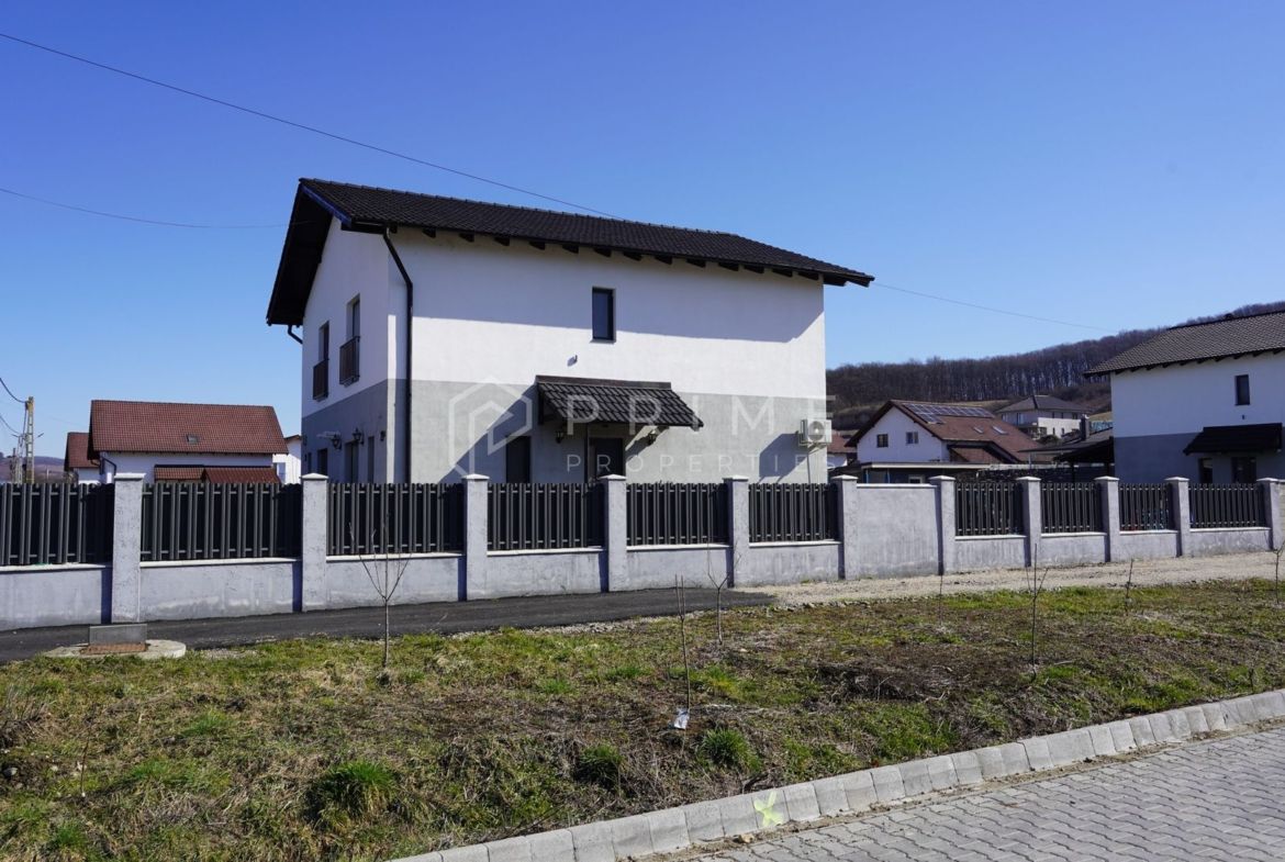 Casă tip duplex complet amenajată si mobilată
