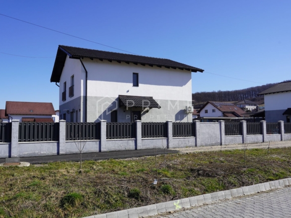 Casă tip duplex complet amenajată si mobilată
