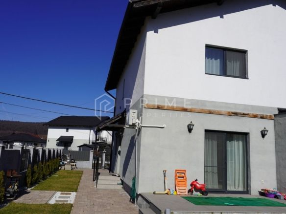 Casă tip duplex complet amenajată si mobilată