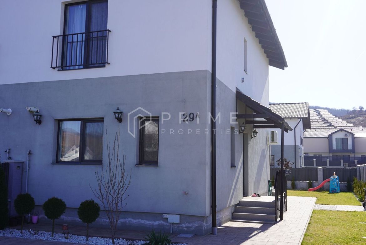 Casă tip duplex complet amenajată si mobilată
