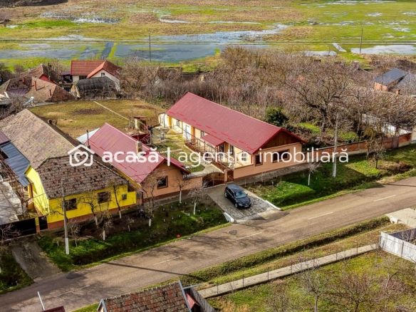Casă în Vinga – restaurată Integral 2025 | 3 camere | utilități