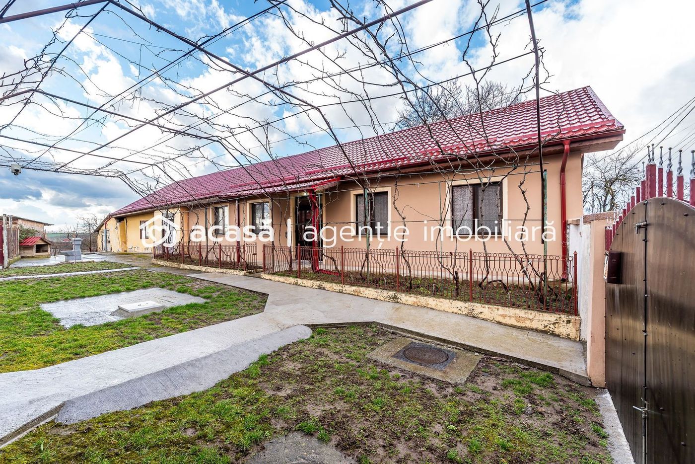 Casă în Vinga – restaurată Integral 2025 | 3 camere | utilități