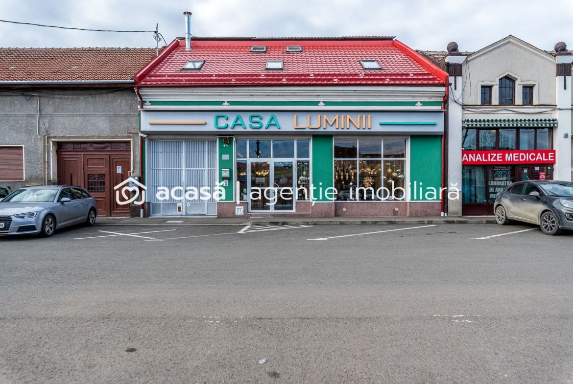 Spațiu comercial,  hala, si un penthouse în centrul Aradului Nou