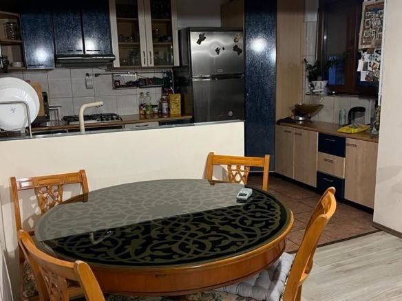 De inchiriat apartament cu 3 camere, str. Anghel Saligny, 450 euro